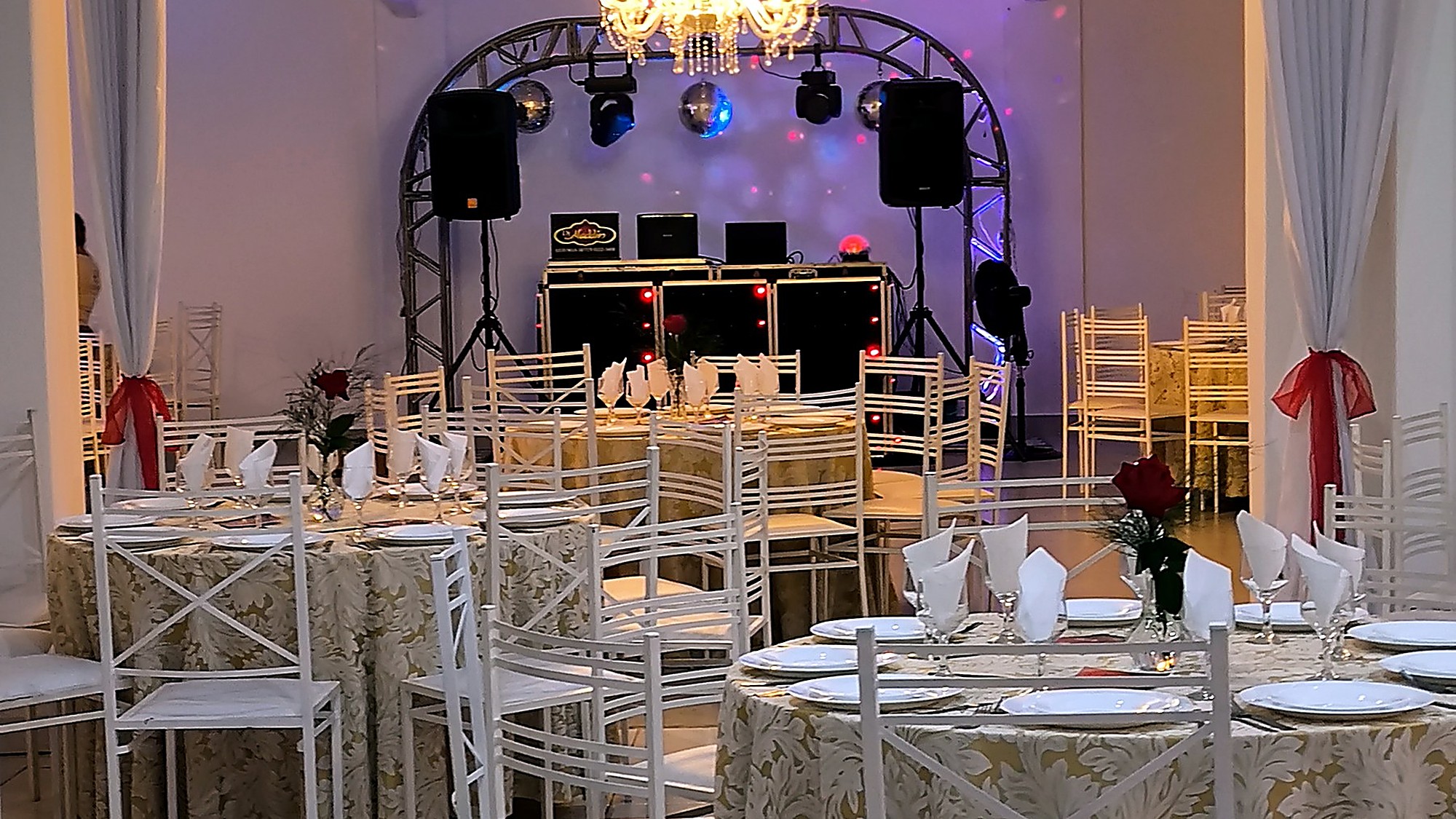 Salão montado para formatura no Alegria Buffet