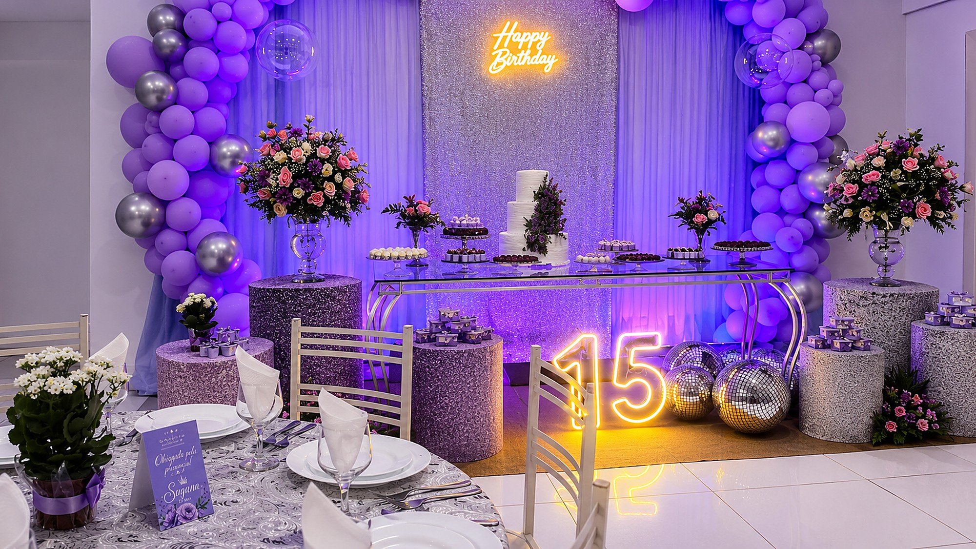 Decoração de festa de 15 anos no Alegria Buffet